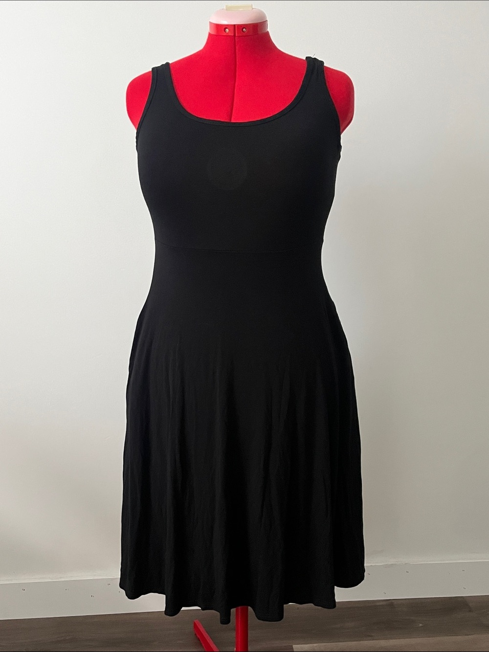 Olivia Rae Classic Black Scoop Neck Dress With side pockets